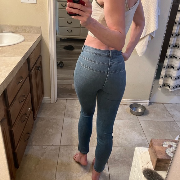 Reformation flattering front seam pocketless stretch skinny jeans - medium wash - Picture 3 of 8